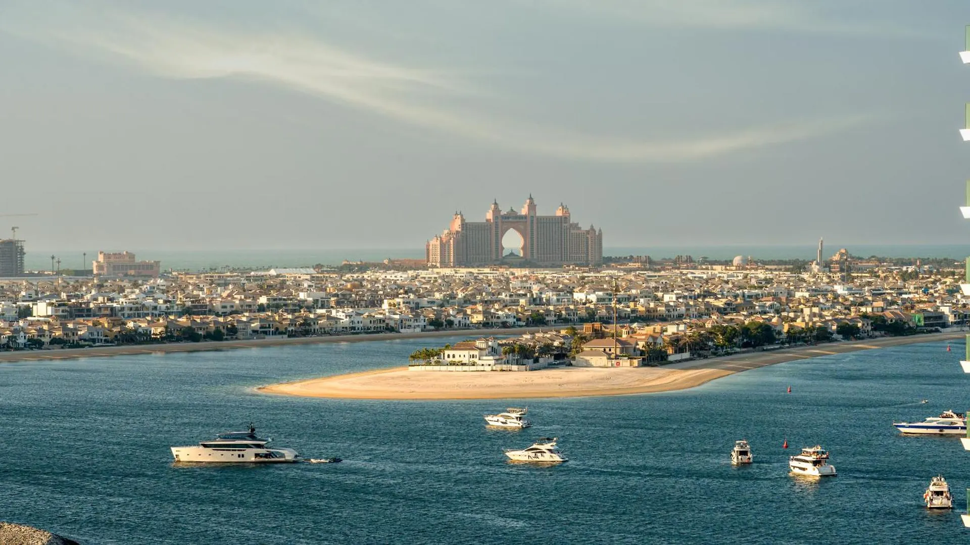 Apartment Emaar Beachfront - 3Br With Huge Balcony And Panoramic View Of Marina By Tlre Holiday Homes Dubai