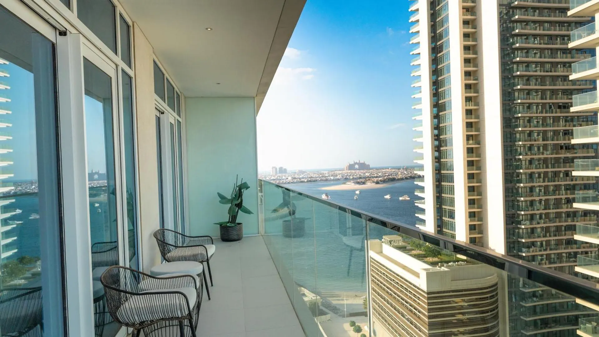 Emaar Beachfront - 3Br With Huge Balcony And Panoramic View Of Marina By Tlre Holiday Homes Dubai Apartment