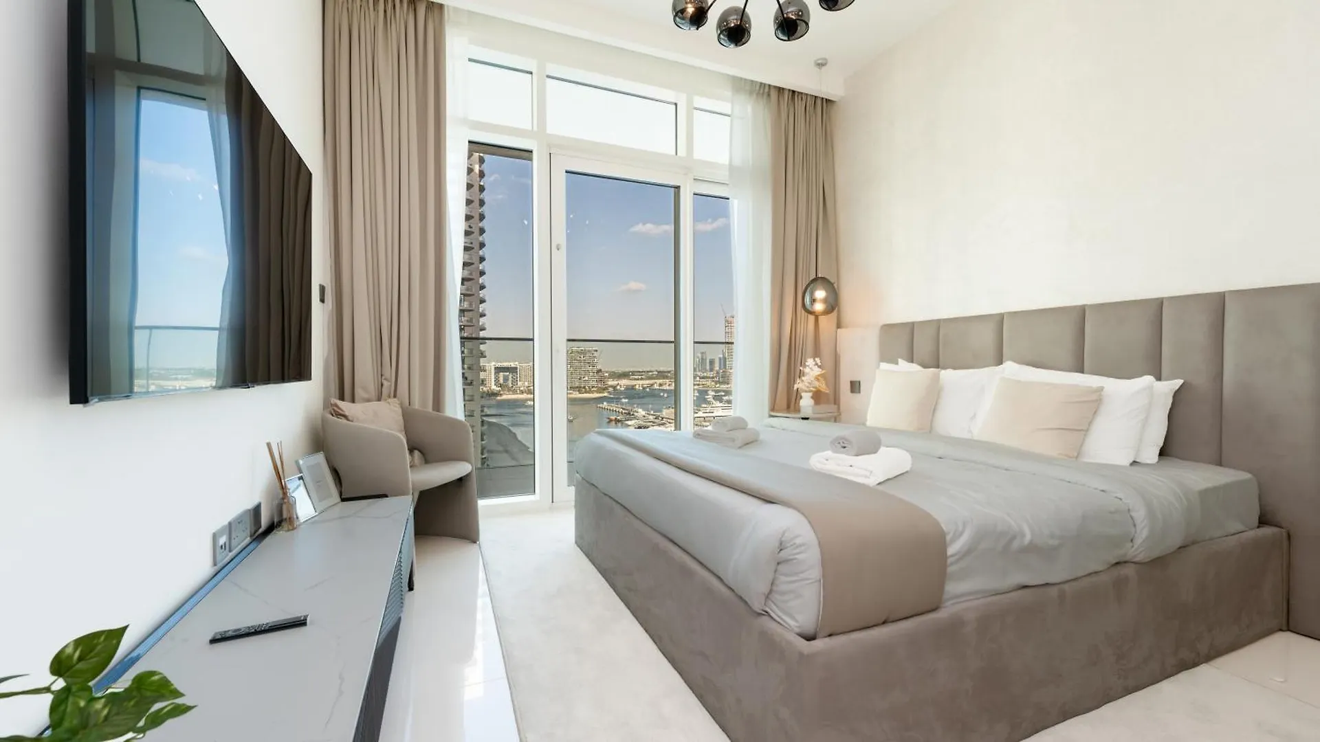 Emaar Beachfront - 3Br With Huge Balcony And Panoramic View Of Marina By Tlre Holiday Homes Dubai Apartment