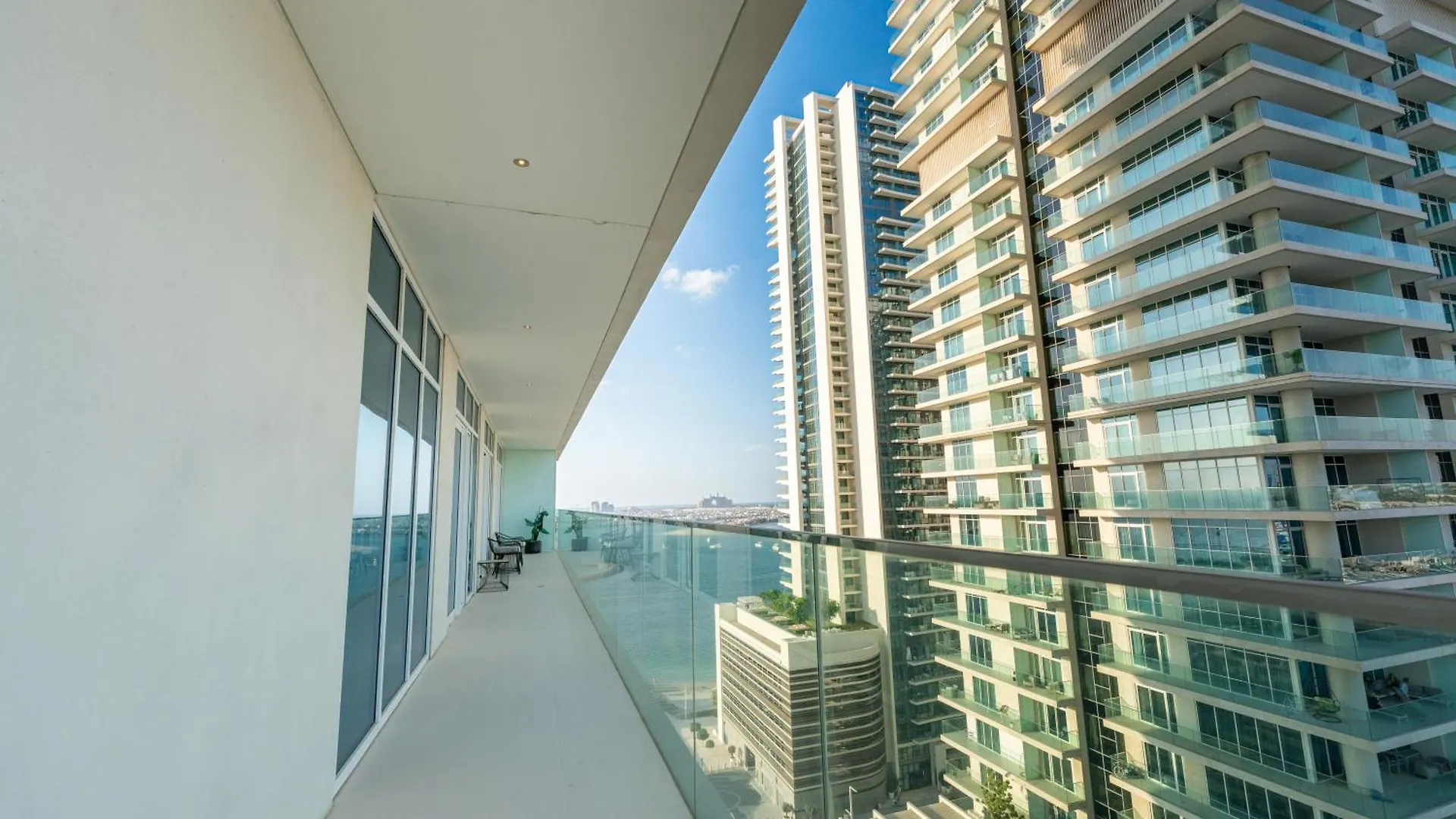 Apartment Emaar Beachfront - 3Br With Huge Balcony And Panoramic View Of Marina By Tlre Holiday Homes Dubai