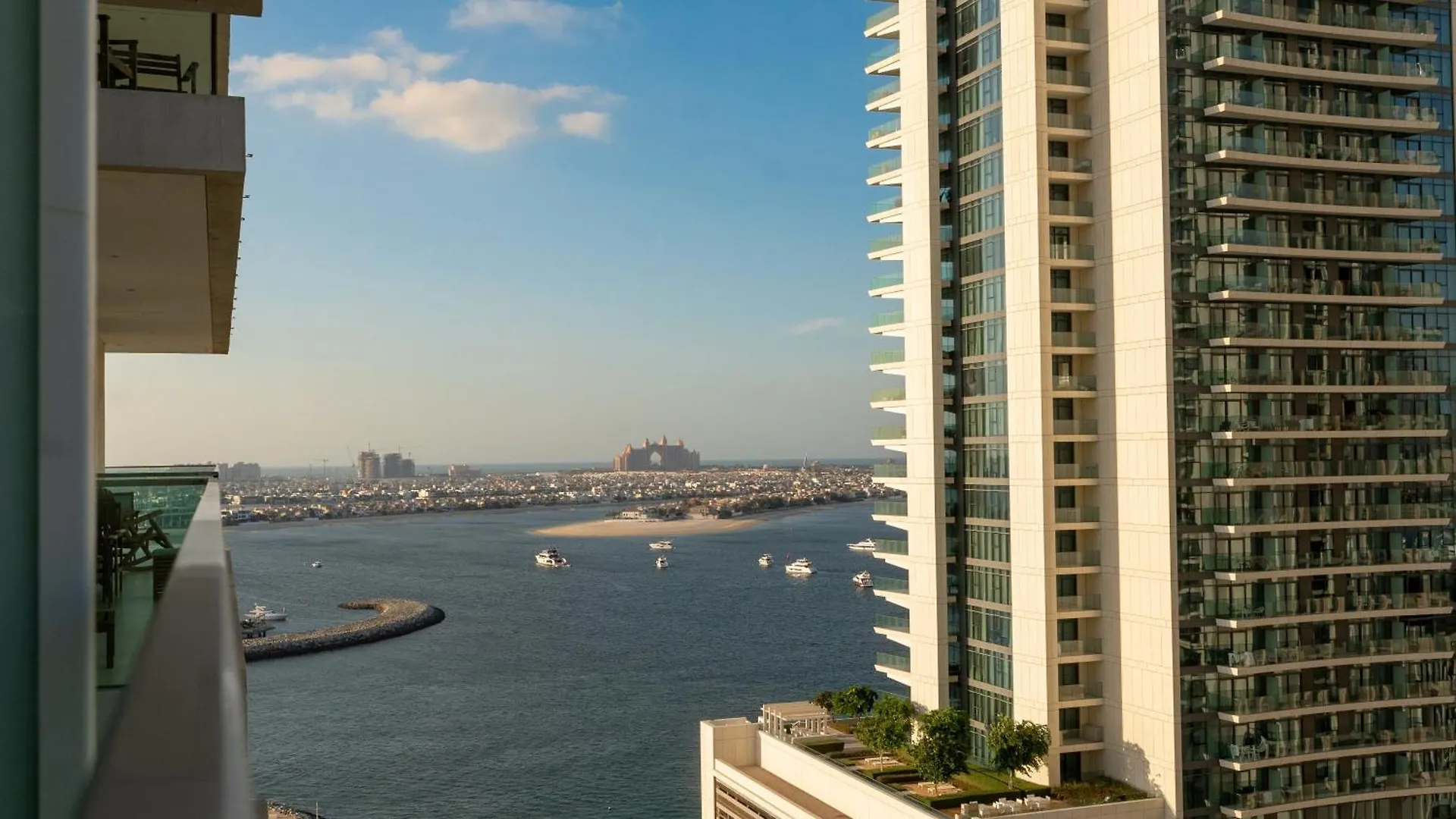 Emaar Beachfront - 3Br With Huge Balcony And Panoramic View Of Marina By Tlre Holiday Homes Dubai United Arab Emirates
